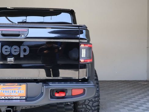 Used 2021 Jeep Gladiator Rubicon AWD/4WD image 19