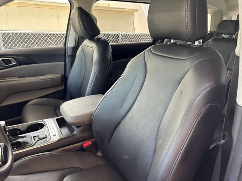Used 2026 Kia Carnival FWD image 39
