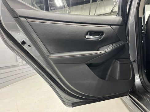 Used 2023 Nissan Sentra SR w/ SR Premium Package FWD image 32