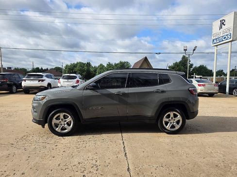 Used 2024 Jeep Compass Latitude w/ Convenience Group AWD/4WD image 4