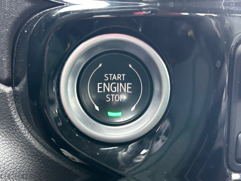 Used 2025 GMC Sierra 1500 SLT AWD/4WD image 23