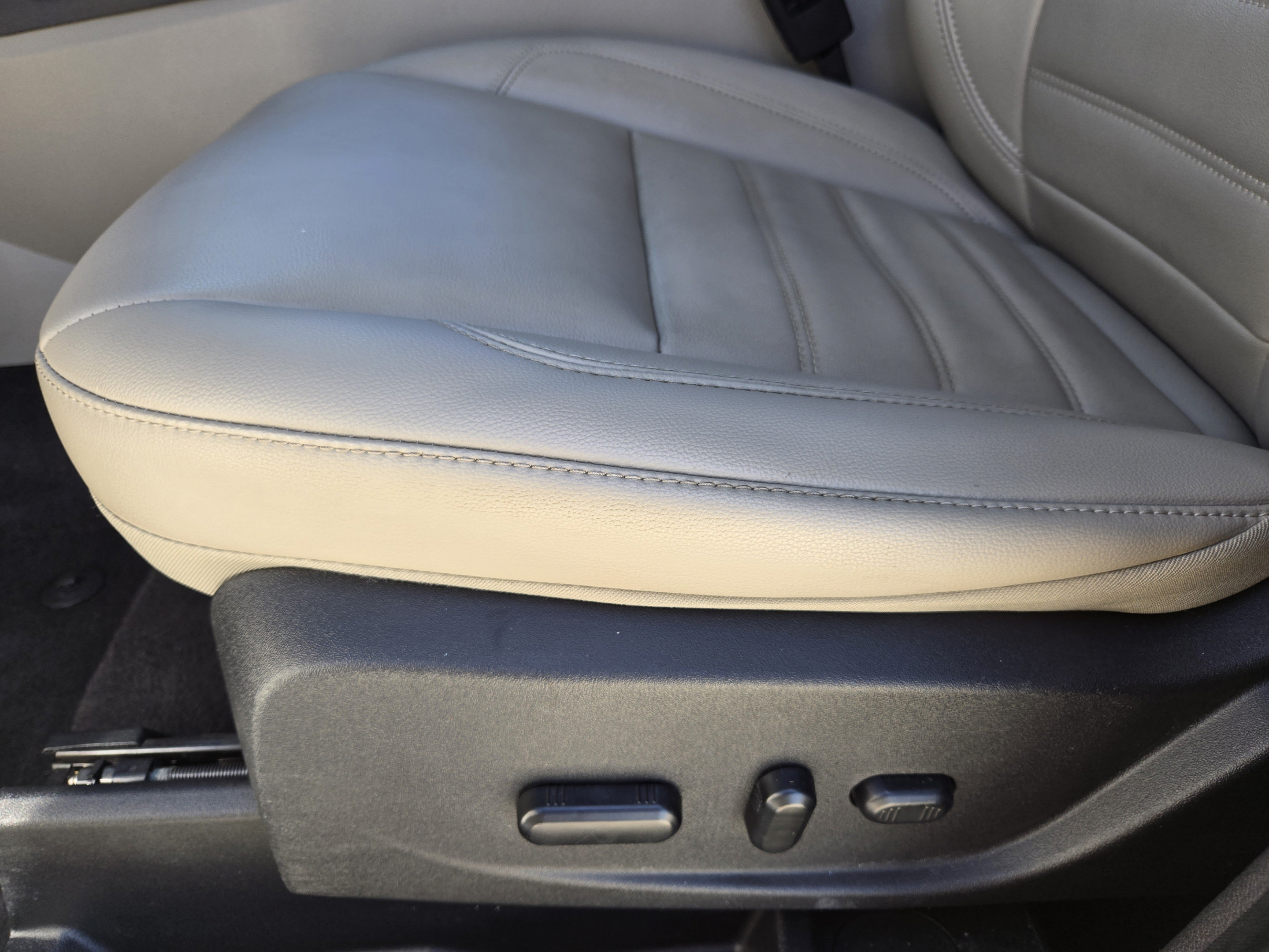 Used 2019 Ford Escape SEL FWD image 21
