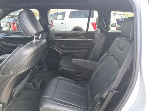 Certified 2023 Jeep Grand Cherokee L Overland image 13