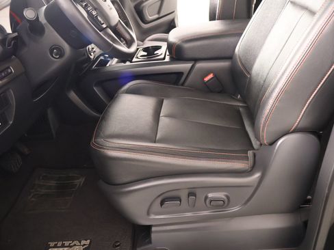 Used 2021 Nissan Titan PRO-4X w/ Pro-4x Convenience Package AWD/4WD image 12