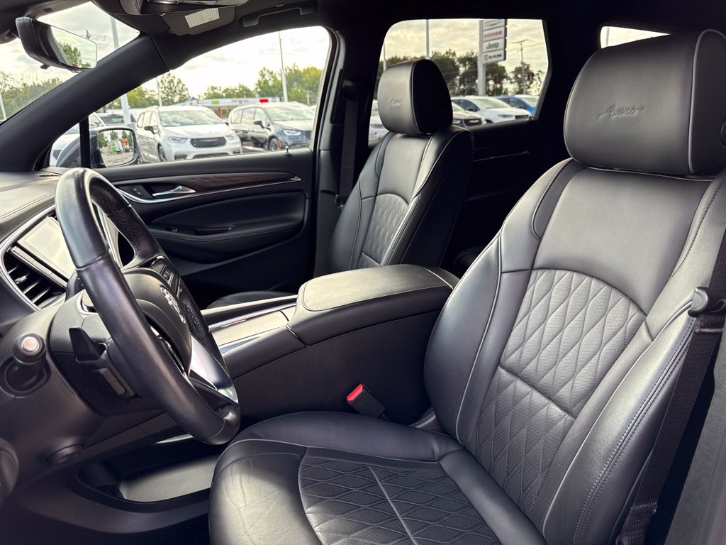 Used 2022 Buick Enclave Avenir w/ Avenir Technology Package AWD/4WD image 40