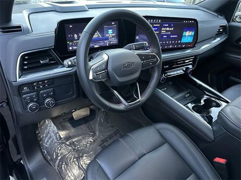 Used 2025 Chevrolet Suburban RST image 9