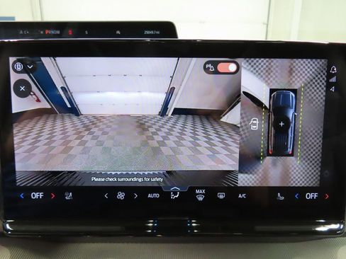 Used 2025 Ford Expedition Active image 22