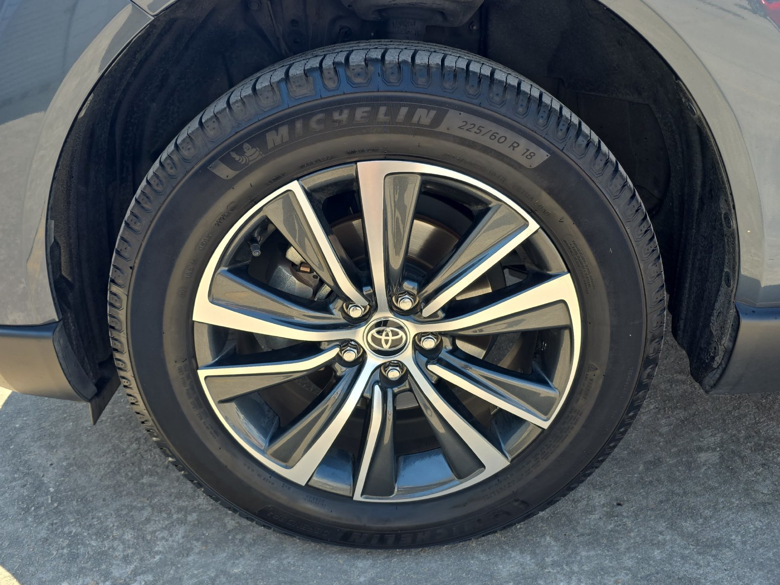 Used 2024 Toyota Venza LE AWD/4WD image 28