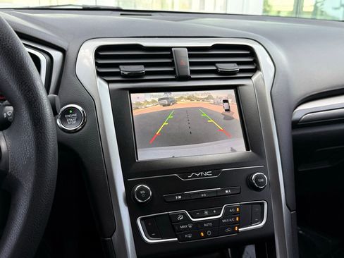 Used 2020 Ford Fusion SE FWD image 32