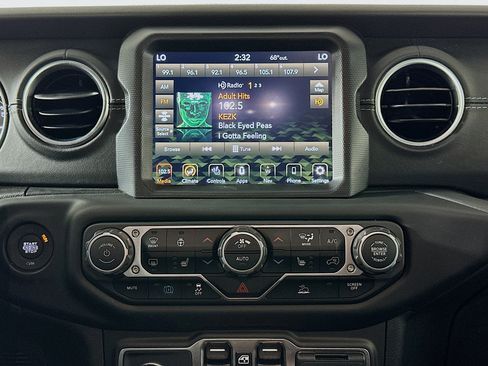 Used 2023 Jeep Wrangler Sahara w/ Cold Weather Group image 19