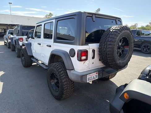 Used 2018 Jeep Wrangler Unlimited Sport S AWD/4WD image 3