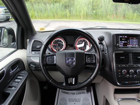 Used 2017 Dodge Grand Caravan SXT FWD image 19