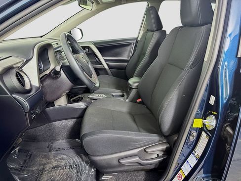 Used 2018 Toyota RAV4 XLE AWD/4WD image 10