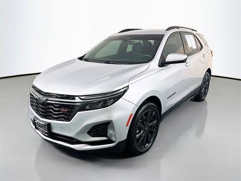 Used 2022 Chevrolet Equinox RS image 3