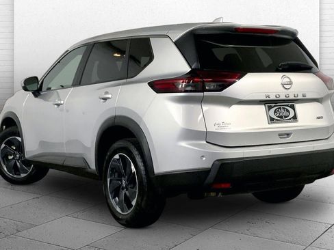 Used 2025 Nissan Rogue SV AWD/4WD image 11