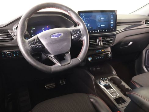 Used 2024 Ford Escape ST-Line Select w/ Tech Pack #1 AWD/4WD image 2