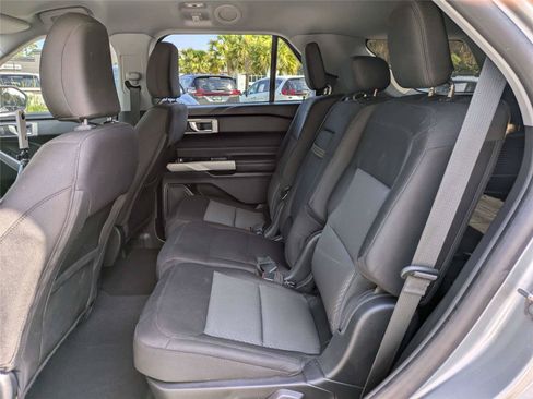 Used 2024 Ford Explorer XLT RWD image 17