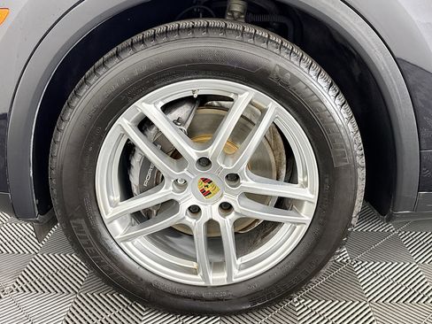 Used 2016 Porsche Cayenne w/ Premium Package image 50