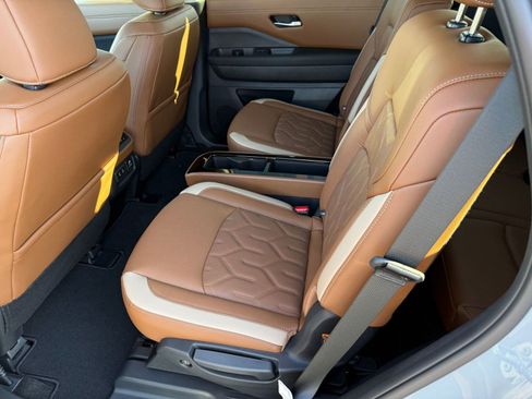 New 2026 Nissan Pathfinder Platinum image 13