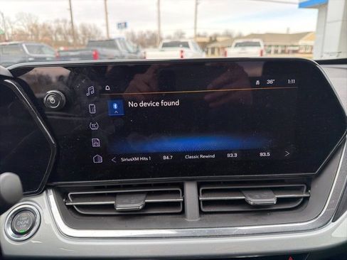 Used 2025 Chevrolet Trax LT w/ LT Convenience Package image 43