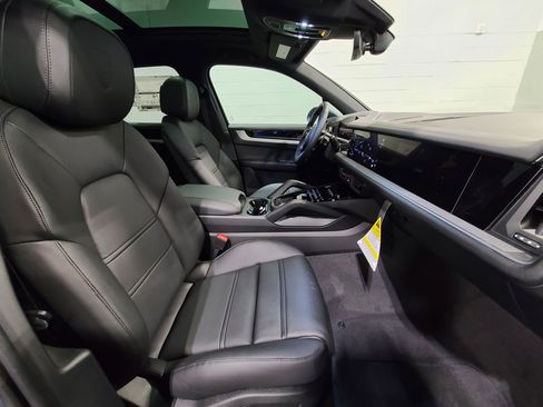 New 2026 Porsche Cayenne image 29