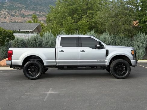 Used 2022 Ford F250 Lariat w/ Black Appearance Package AWD/4WD image 8