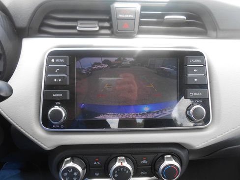 Used 2021 Nissan Versa SV FWD image 14
