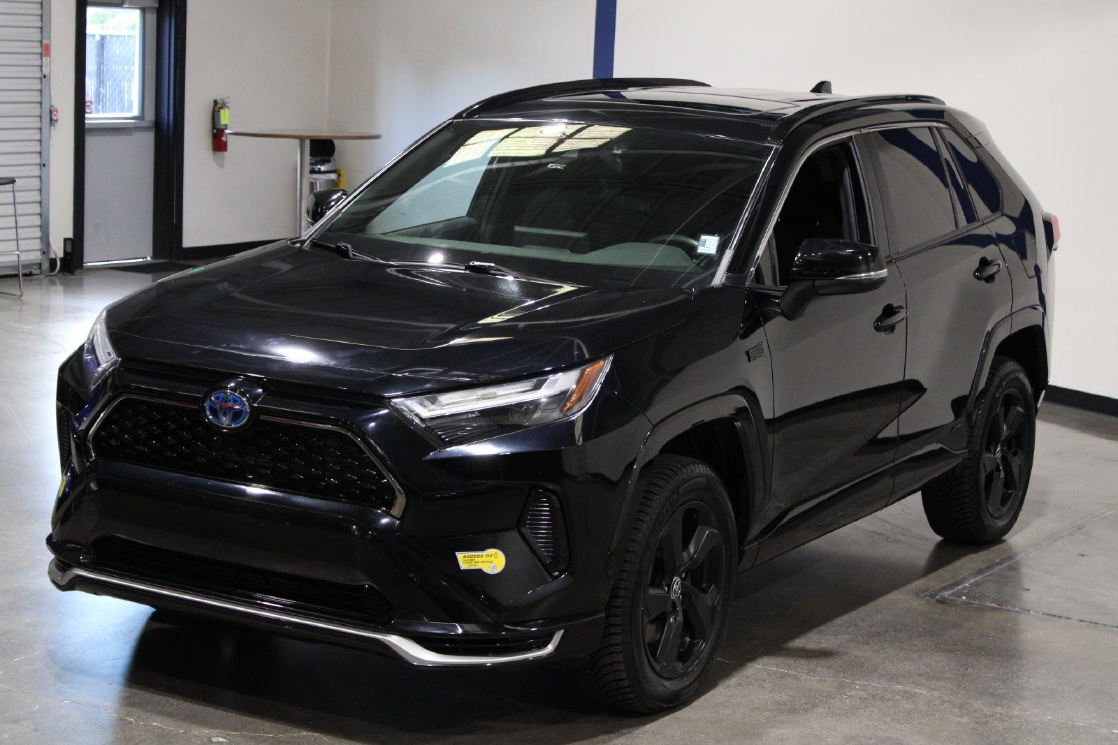 Used 2022 Toyota RAV4 SE w/ Weather & Moonroof Package AWD/4WD image 9