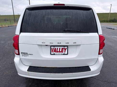 Used 2017 Dodge Grand Caravan SE FWD image 12