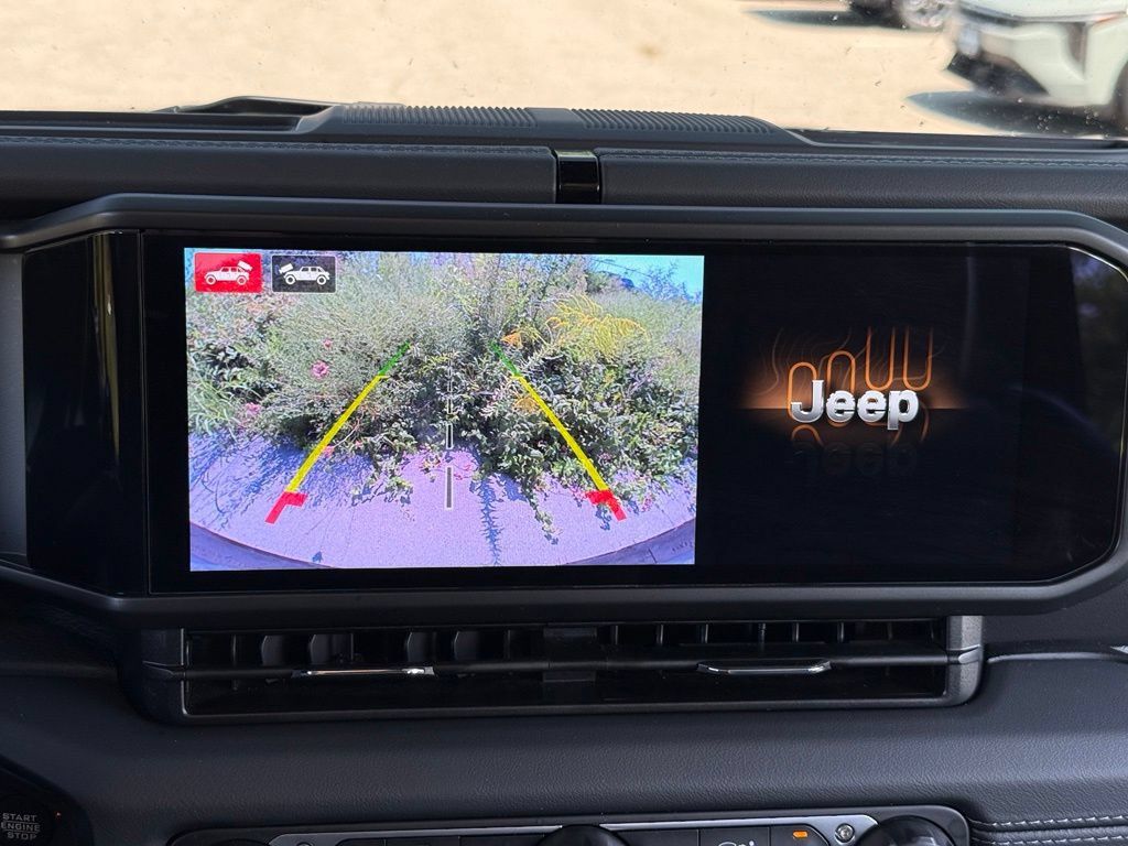 Used 2024 Jeep Wrangler Unlimited Sahara w/ Technology Group AWD/4WD image 38