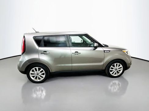 Used 2019 Kia Soul + image 8