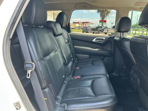 Used 2018 Nissan Pathfinder SL w/ SL Premium Package FWD image 12