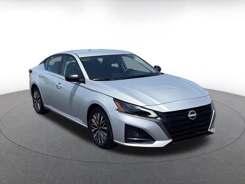 Used 2026 Nissan Altima 2.5 SV FWD image 3