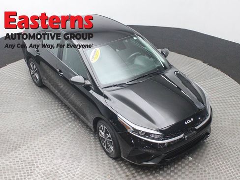 Used 2023 Kia Forte LXS image 3