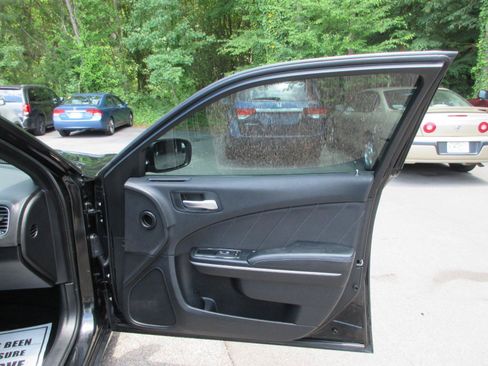 Used 2020 Dodge Charger SXT RWD image 17