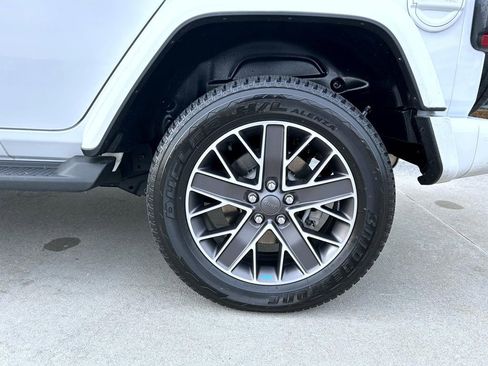 Used 2022 Jeep Wrangler Unlimited Sahara image 23