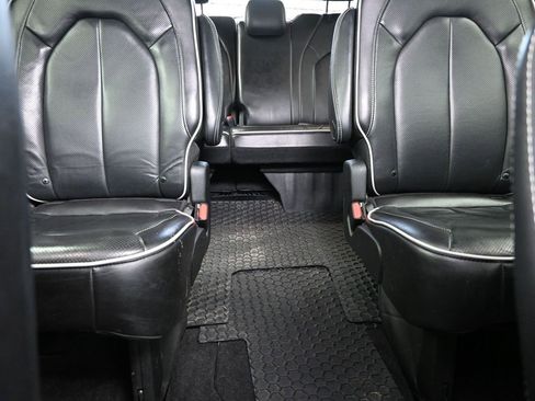 Used 2022 Chrysler Pacifica Limited w/ Uconnect Theater Family Group image 28