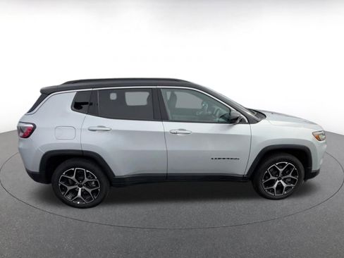 Used 2025 Jeep Compass Limited image 16