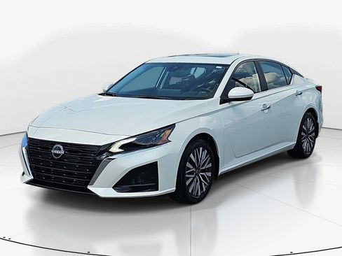 Used 2025 Nissan Altima 2.5 SV w/ SV Premium Package FWD image 11