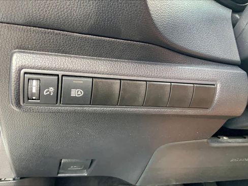 Used 2025 Toyota Corolla LE FWD image 33