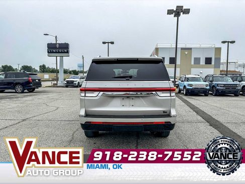 Used 2024 Lincoln Navigator Premiere AWD/4WD image 6