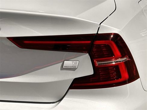 Used 2021 Volvo S60 T8 Inscription image 8