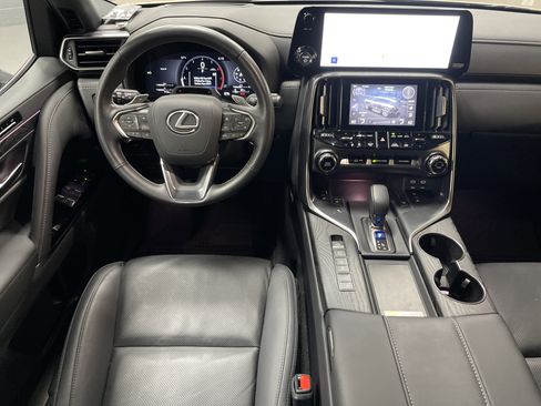 Used 2025 Lexus LX 700h Overtrail image 40