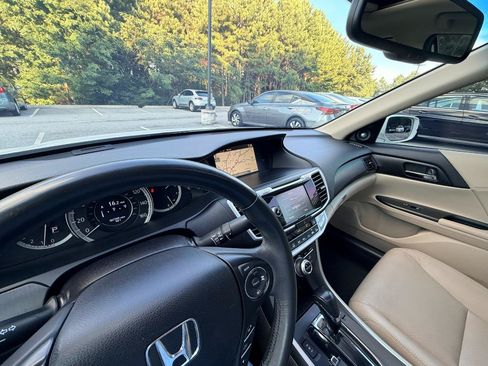 Used 2013 Honda Accord Touring image 28