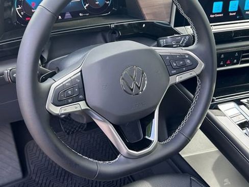New 2026 Volkswagen Atlas SE FWD image 8