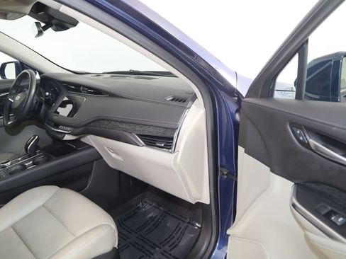 Used 2020 Cadillac XT4 Premium Luxury w/ Cold Weather Package FWD image 43