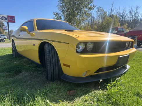 Used 2012 Dodge Challenger SRT8 Yellow Jacket w/ Premium Sound Group image 4