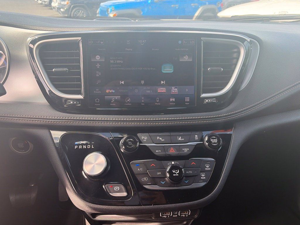 Used 2024 Chrysler Pacifica Limited FWD image 23