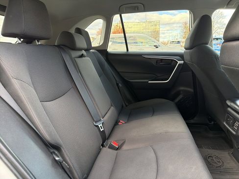 Used 2021 Toyota RAV4 LE image 16