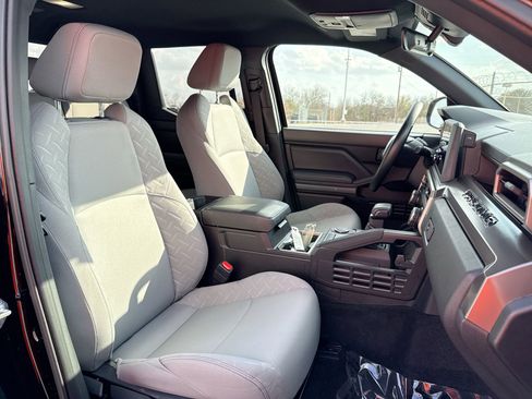 Certified 2025 Toyota Tacoma SR5 image 28